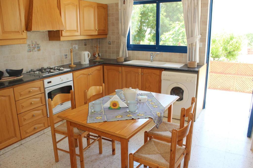 Kavalla Forest Villas Paphos Værelse billede
